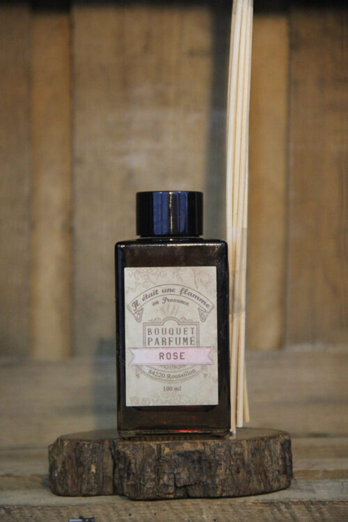 Diffuseur de parfum au rose 100ml artisanal fabriqué en Provence, bouquet parfumé naturel avec bâtons réglables