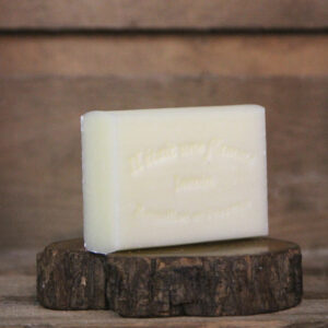 Savon artisanal au jasmin 100g, fait main en France avec ingrédients naturels.
