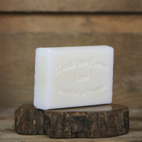 Savon artisanal au karité 100g, nourrissant et fait main en France.
